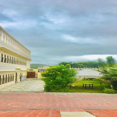 Hotel O The Takhatgarh Resort Натхдвара Экстерьер фото