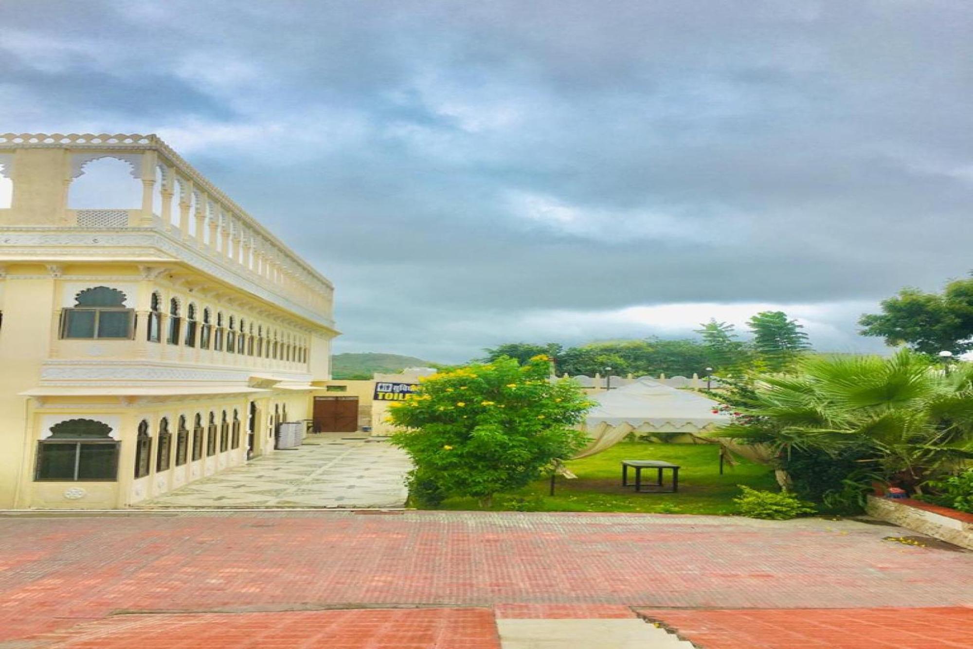 Hotel O The Takhatgarh Resort Натхдвара Экстерьер фото